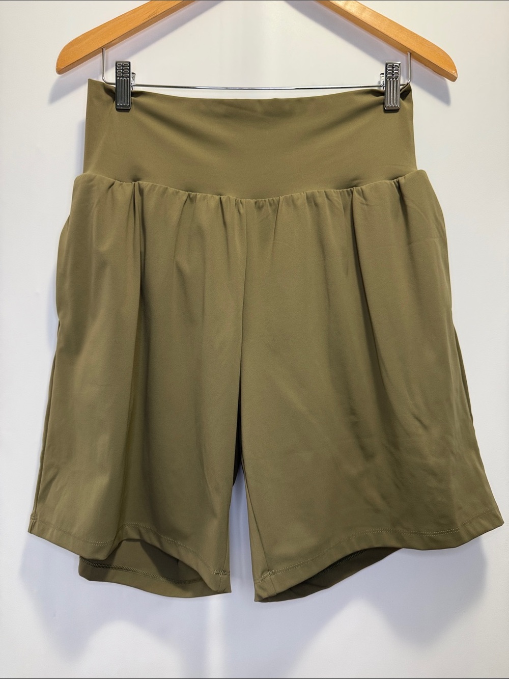 HALARA SoftlyZero Airy Super High Waist Withered Green Yoga 9” Shorts Size Lge